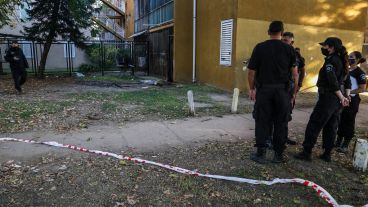 Máxima tensión y custodia policial tras la emboscada criminal en el Fonavi.