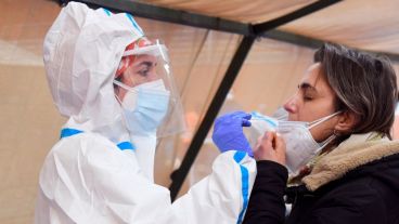 Los científicos aún desconocen si es más infecciosa y letal que otras. Algunos expertos sostienen que una de sus mutaciones es similar a las de Sudáfrica y Brasil.