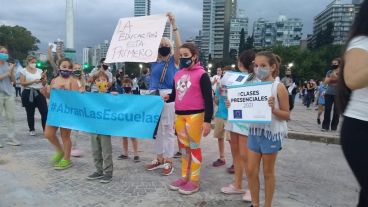 La movilización en el Monumento a la Bandera.