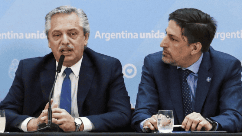 Alberto Fernández, junto al ministro de Educación Nicolás Trotta. 