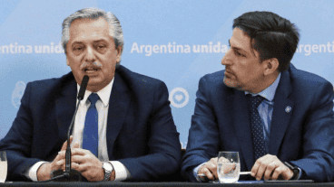 Alberto Fernández, junto al ministro de Educación Nicolás Trotta.