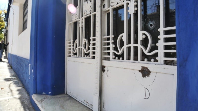 El frente del Club Atalaya y los impactos de bala.