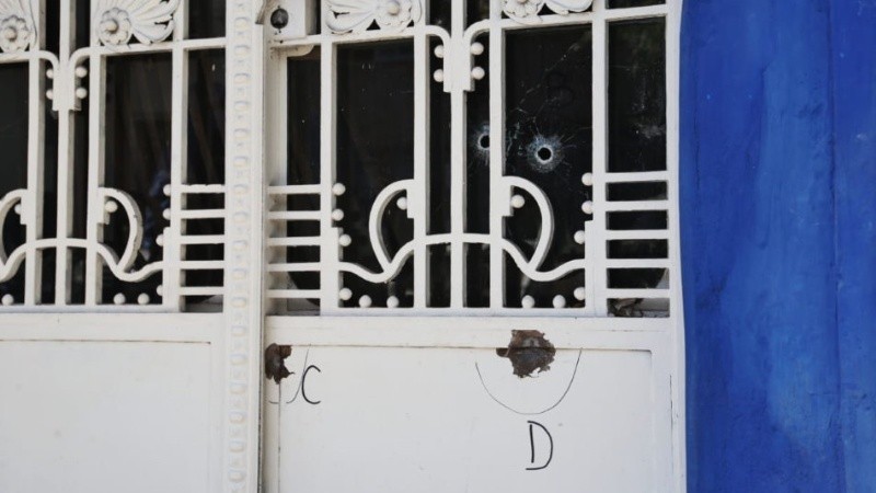 El frente del Club Atalaya y los impactos de bala.