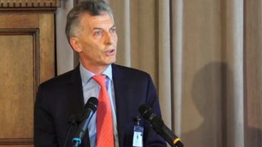 Mauricio Macri disertando en el Instituto Interamericano para la Democracia, con sede en Miami.