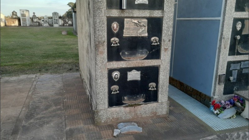 Robos y destrozos en el cementerio de Bouquet