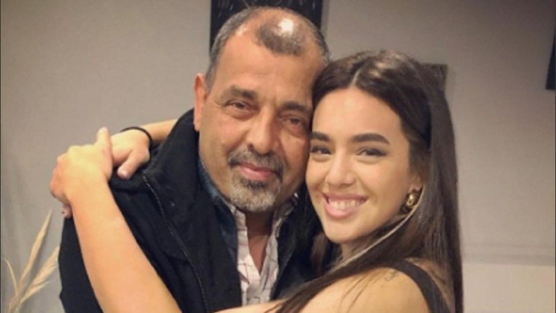 Ángela Leiva junto a su padre, Eduardo.