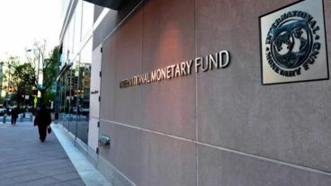 De prosperar esta propuesta, el FMI postergaría a Argentina los dos pagos de capital de este año, por cerca de u$s 1.900 millones cada uno y pagos de intereses de u$s 300 millones,.