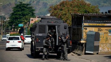 La policía saturó la favela de agentes y se enfrentaron con los narcotraficantes.