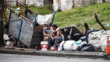 Según el informe, el 44,2% de la población total está bajo la línea de pobreza.
