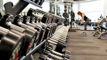 La actividad física en espacios cerrados quedará suspendida durante la vigencia del decreto.