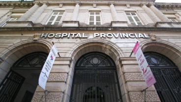 El hombre baleado se trasladó al hospital Provincial.
