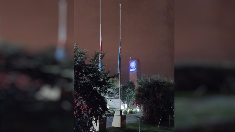 Las banderas de TVL a media asta por la muerte de Lifschitz