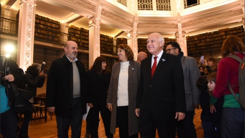 Lifschitz junto a Fein aquel día de la inauguración de la remodelación de la Biblioteca Argentina