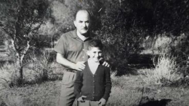 Una vieja foto de Miguel Lifschitz con su papá