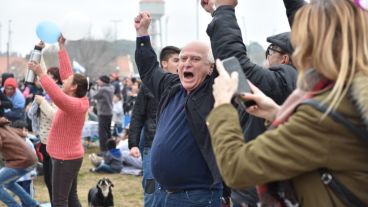 Miguel Lifschitz en un gesto de euforia poco común en él