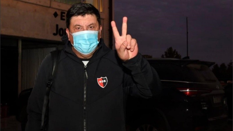 El Mono Burgos dirigió a Newell's en 8 partidos del torneo local: ganó 2, empató 4 y perdió 2. 