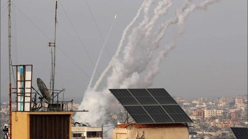 Cohetes lanzados desde la Franja de Gaza hacia Israel.