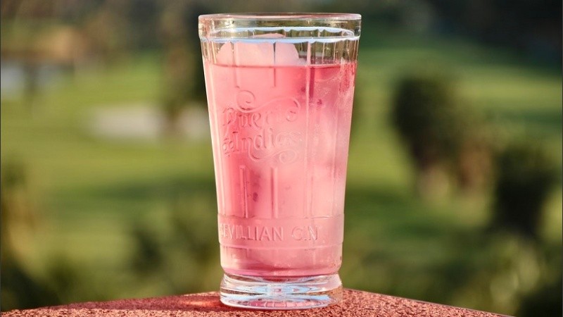 Las bebidas de color rosa generarían un estímulo cerebral capaz de mejorar el rendimiento deportivo.