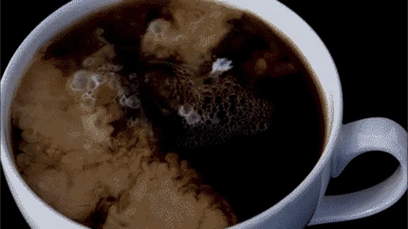 Un café con leche para ganarle un rato al frío. 