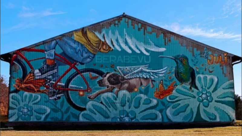 La imagen del mural para Julieta Del Pino realizado por Lisandro Urteaga que tomó el fotógrafo Diego Aquíno.