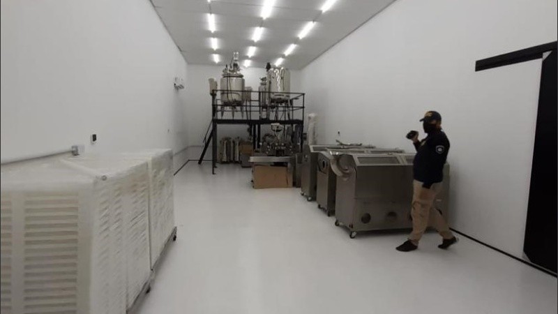 Los operativos se realizaron en tres domicilios de Rosario.