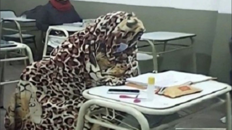 Los protocolos que se crearon para las escuelas obligan a mantener las ventanas y puertas abiertas para garantizar la “ventilación cruzada”.