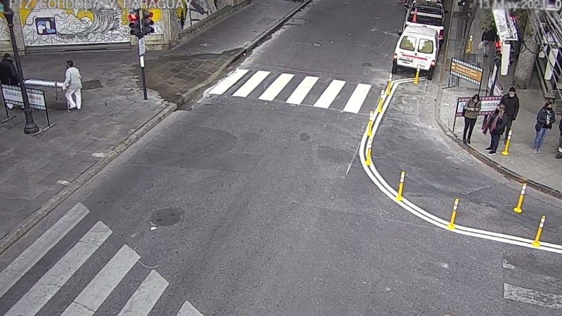 La Municipalidad quitó las vallas sobre Paraguay y Córdoba y dispuso un nuevo cruce peatonal.