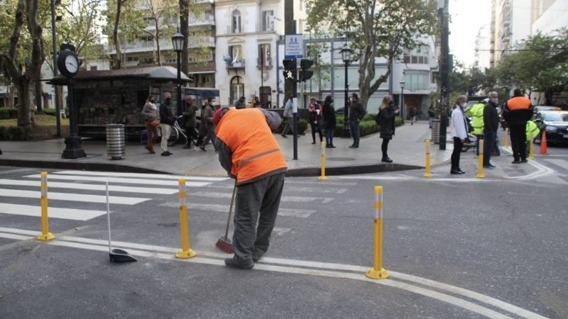 La Municipalidad quitó las vallas sobre Paraguay y Córdoba y dispuso un nuevo cruce peatonal.