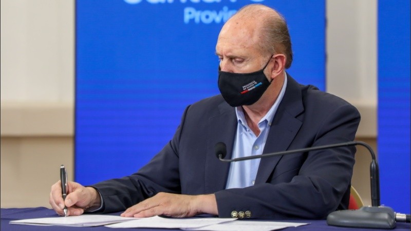 El gobernador anunció que esta semana se comenzará a vacunar a personas entre 55 y 59 años sin comorbilidades.