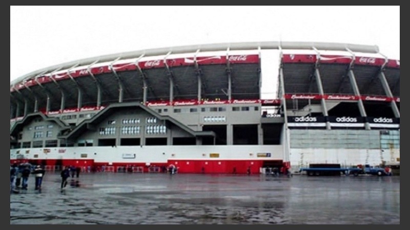 Los jugadores convocados para el superclásico se presentarán a las 15.15 en el Monumental .
