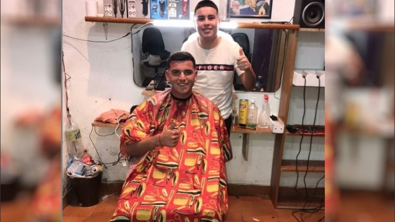 La foto del arquero Alan Díaz en la barberia a horas del superclásico