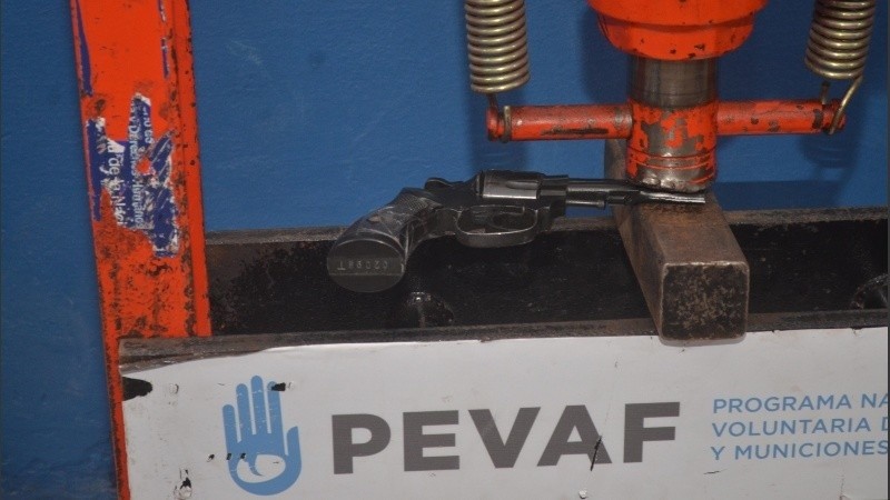 Los montos por las armas entregadas en el marco del Plan de desarme voluntario oscilan entre los 3000 y los 9000 pesos