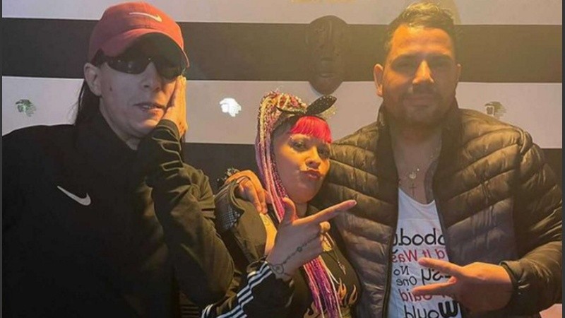 Hernán Coronel (Mala Fama), María Palacios (La Chabona) y su representante, Christian Manzanelli. 