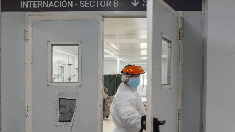 Unos 50 profesionales trabajan en el área intensiva y otros 30 en la general.