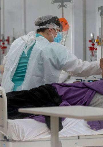 HOSPITAL EVA PERON HOSPITAL MODULAR 3 GRANADERO BAIGORRIA UNIDAD DE CUIDADOS Y TERAPIA INTENSIVA COVID CORONAVIRUS PANDEMIA PACIENTES MEDICOS TRABAJADORES DE LA SALUD Foto: Andres Macera