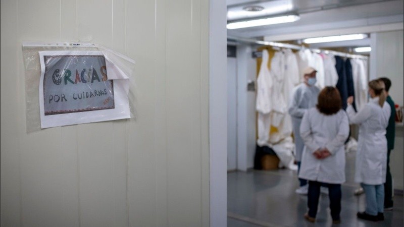 En las salas hay dibujos de niños y mensajes de agradecimiento.