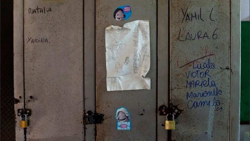 Los terapistas comen, se cambian y duermen en un chalet adaptado del hospital que inauguró el peronismo hace 70 años.