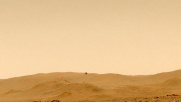 El nuevo cráter brillante tiene alrededor de 13 metros de diámetro.