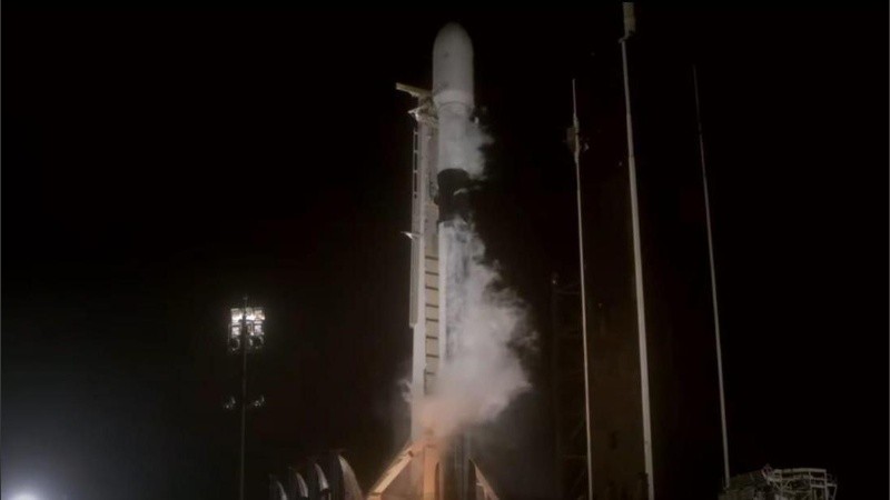 El cohete está hecho en acero inoxidable y tiene la altura de un edificio de 16 pisos.