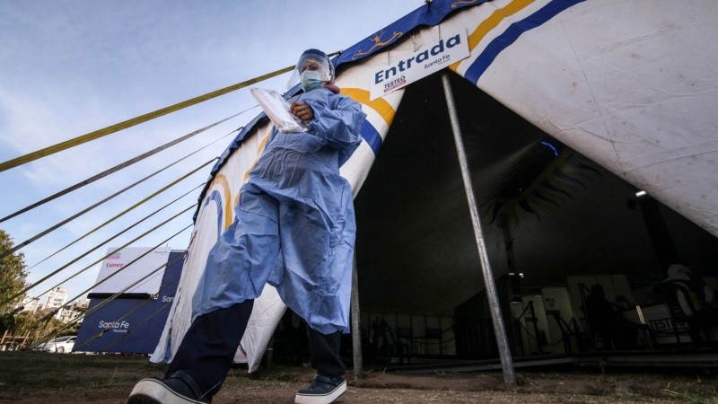 El gobierno provincial extendió las medidas de confinamiento para la mayoría de los rubros.