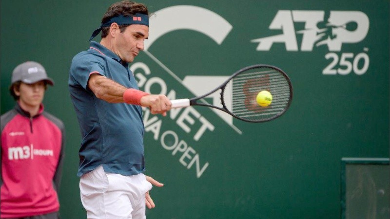 El suizo Roger Federer regresó a las canchas y perdió en su casa.