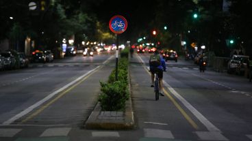 La restricción de vehículos particulares durante las 24 horas seguirá vigente.