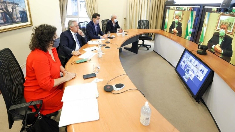 Alberto y ministros con 11 mandatarios del país este jueves.