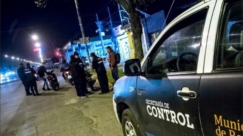 Unos cien vehículos fueron remitidos al corralón en el marco de los controles de circulación desarrollados en el marco del confinamiento total vigente hasta este lunes. 