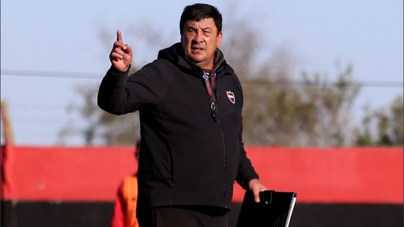 El DT rojinegro define su futuro en las próximas horas.