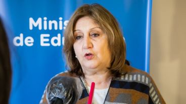 La ministra de Educación Adriana Cantero volvió a defender y justificar la medida tomada por el gobierno provincial de suspender las clases virtuales.