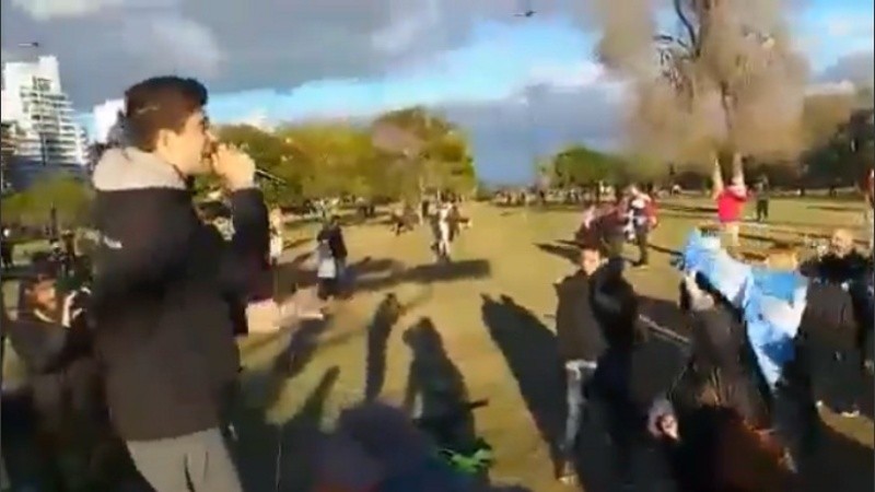 La reunión anticuarentena, a pura música y baile