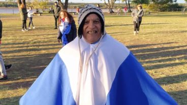 Uno de los asistentes al evento anticuarentena en el parque