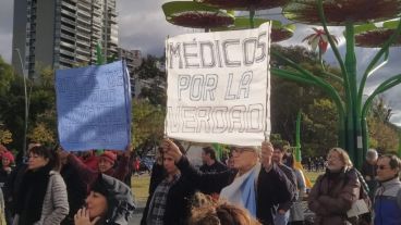 Los asistentes, sin barbijo ni distanciamiento, violando el decreto nacional