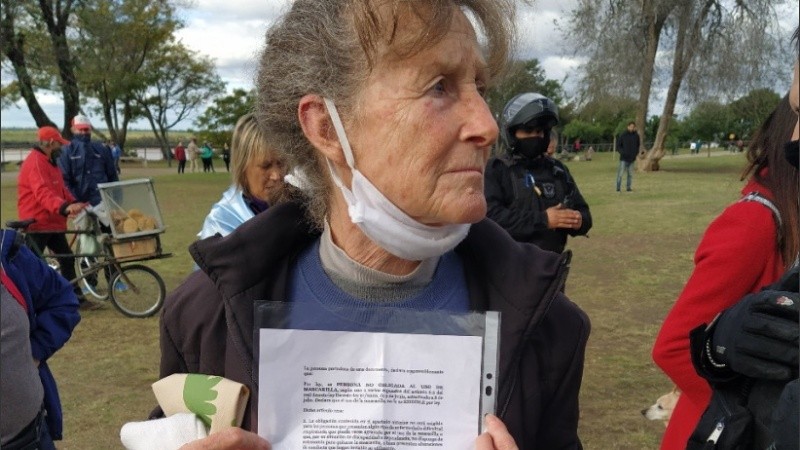 Consignas en el acto anticuarentena, antivacuna y anticovid. 